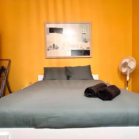 Beachfront & Sea View Sleeps 6 De Panne