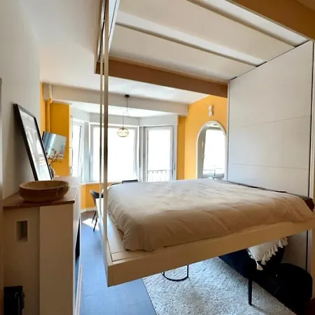 Beachfront & Sea View Sleeps 6 * De Panne