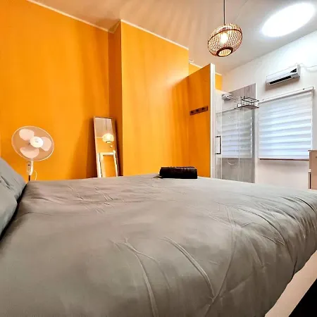 Beachfront & Sea View Sleeps 6 De Panne