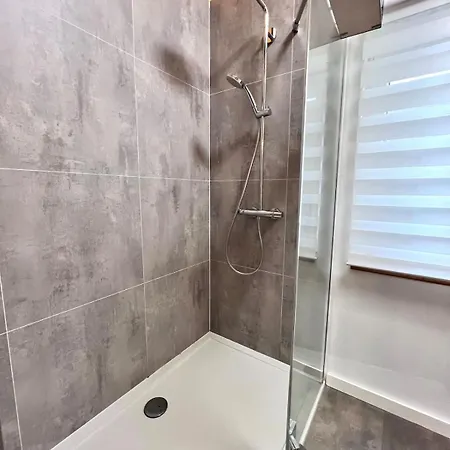 Apartamento Beachfront & Sea View Sleeps 6 De Panne