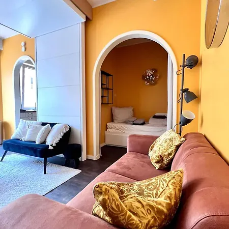 Beachfront & Sea View Sleeps 6 De Panne