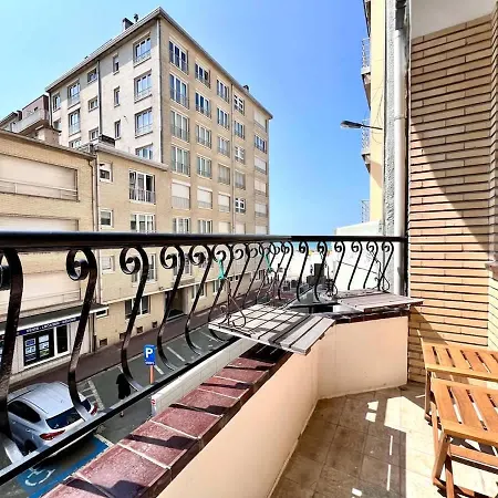 Beachfront & Sea View Sleeps 6 Apartamento De Panne